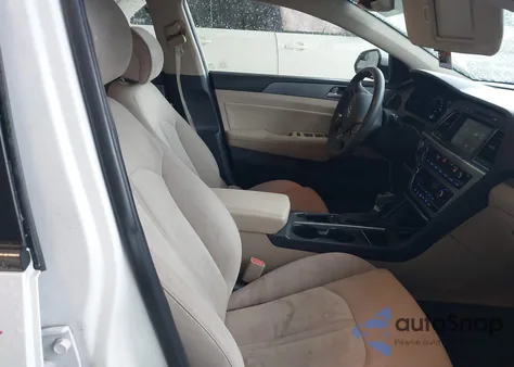 2017 Hyundai Sonata Hybrid Se z USA, uszkodzony, nr VIN KMHE24L12HA044174